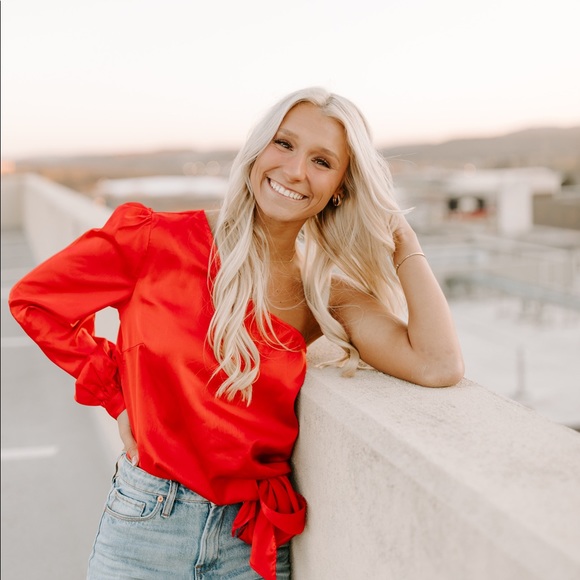 Meet your Posher, Klaire - Picture 1 of 1